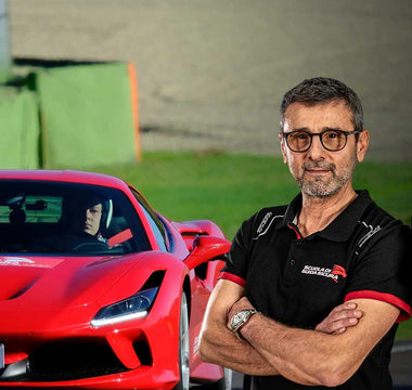 Una squadra al volante: team building in pista